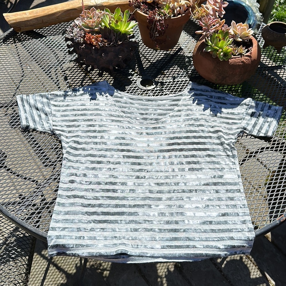 L Kenneth Cole women’s tee shirt. Light grey w charcoal stripes w white tie dye